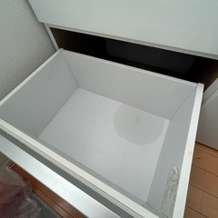 食器棚カップボードの画像
