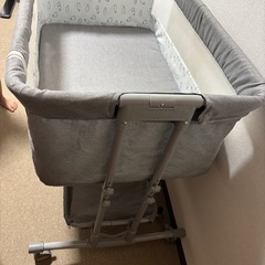 おりたたみベビーベッドキャスター添い寝可の画像