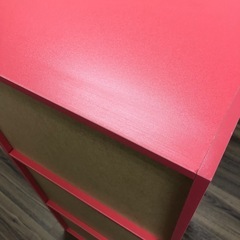 【撮影サンプル品】3段カラーボックス　コーラルレッド（オレンジ色が混ざったピンク色寄りの赤）の画像
