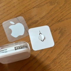 Apple純正イヤホン＋SIMピン＋スティッカーの画像