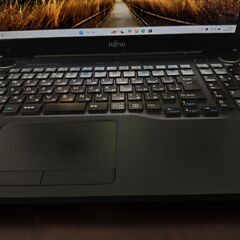 富士通　高性能6世代Core i7搭載 高速SSD240G　メモリ8G　薄型スリム　テンキー　フルHD大画面15.6インチ　薄型軽量モデル　カメラ内蔵　HDMI出力　USB3.0 Wifi対応　高音質スピーカー搭載の画像