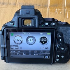 Nikon ニコン D5500 デジタル一眼レフカメラ　ズームレンズ付き　NIKKOR AF-S DX 18-55mm VR Ⅱ キットレンズセット　の画像