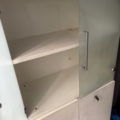 鍵付き　収納棚　中古品の画像