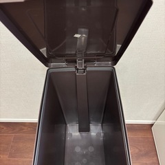 45L ペダル式 ゴミ箱　ブラウンの画像