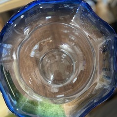 大きなガラスの金魚鉢　の画像