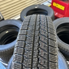 新品　スタッドレス　2025年製　155/65R14  組み換え、バランス調整、エアバルブ交換　全て込み　税込み4本セットですの画像