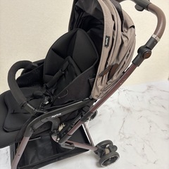 アップリカ　オプティアクッショングレイス　四輪ベビーカー　自立可能の画像