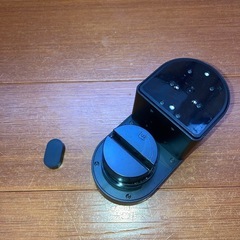 玄関自動ロック　Qrio Lock キュリオロック 【 ソニー の技術力を活かした スマートロック 】 ハンズフリー解錠 や オートロック で スマートな キーレス 生活を実現 両面テープで 貼り付けるだけだから 工事不要 賃貸マンション でもOK 日本国内生産ドア 後付け 玄関 ドア 電子錠 Alexa 対応の画像