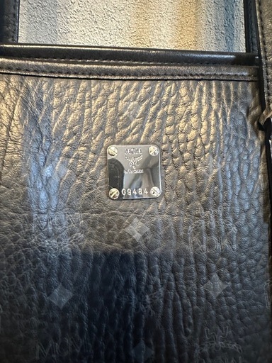 【バッグ】MCM エムシーエム ロゴグラム トートバッグ ラージトート ショルダーバッグ 肩掛け スタッズ PVC レザー ブラック 