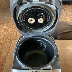 状態良いです😊ZOZIRUSHI2011年製NP-HW10グレー炊飯器の画像