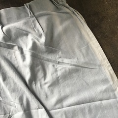 無印良品　カーテン　ブルー　無地(色褪せあり)の画像