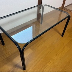 ガラステーブルの画像