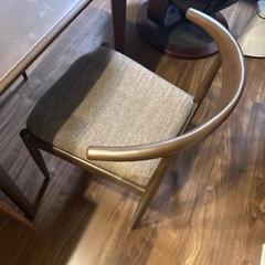 ダイニングテーブルの画像