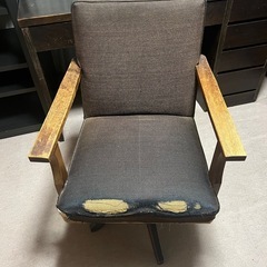 机と椅子の画像