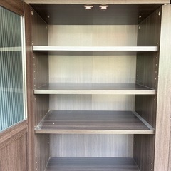 収納棚　ガラス扉付き　中古品の画像