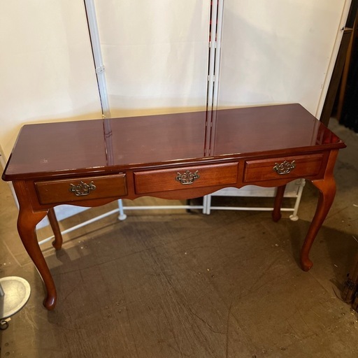 《売約済》【武蔵小山店】 猫脚 コンソールテーブル サイドボード 3杯引出し 飾り台 木製家具 クラシック家具 アンティーク調 輸入家具 ヨーロピアン家具