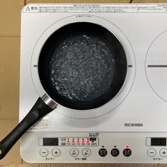 IRIS OHYAMA/アイリスオーヤマ IHK-W13SV-W 2口IHコンロ脚付 2023年製 通電OK 動作確認済み 動作品 A007の画像