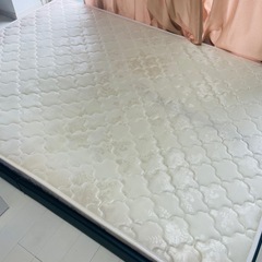 ダブルベッド　マットレスの画像