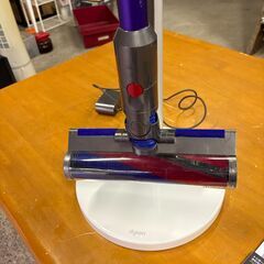 【美品】Dyson SV18 コードレス掃除機 フルセット・スタンド付き！の画像