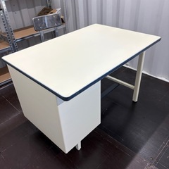 事務机　レトロチックの画像