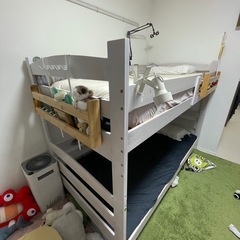 二段ベットの画像