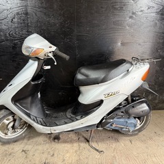 ★支払総額2.8万円★関東圏内即日配送可能！ 全車走行テスト済みです！ ホンダ ライブディオ シルバー AF34 人気のライブディオ！ 2ストのためオイル注ぎ足すだけ！ バッテリー新品！ カスタムベースに♪の画像