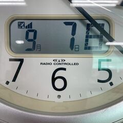 CITIZEN 壁掛け時計 4FYA01-0 電波時計 日付付き 壁掛け 時計 湿度 気温計 動作確認済 シチズン インテリア Y2230の画像