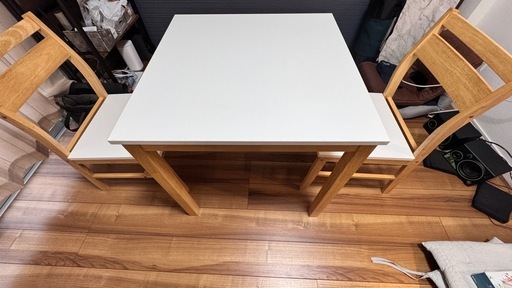 2名掛けテーブルとイス