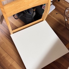 2名掛けテーブルとイスの画像