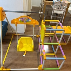 ブランコ付きジャングルジムの画像