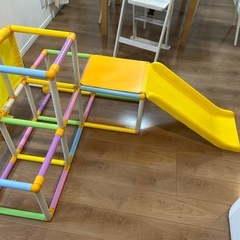 ブランコ付きジャングルジムの画像