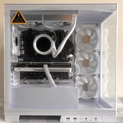 Storm ゲーミングパソコン 液晶モニター付き水冷クーラー、Ryzen7 5700X、RTX4070Super の画像