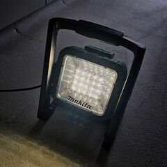 マキタ充電式LEDスタンドライト ML805の画像