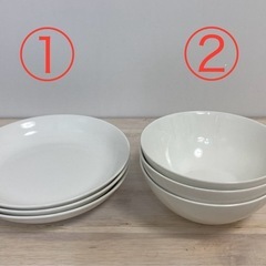 シンプルな食器セットの画像