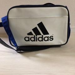 adidasバックの画像