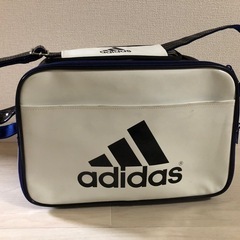 adidasバックの画像
