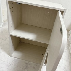 扉付きカラーボックスの画像