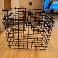 【お譲り先決まりました】積み重ねできるワイヤーバスケットの画像