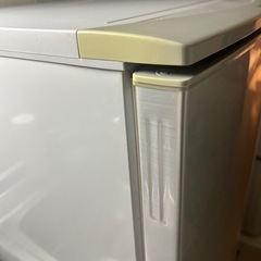 シャープ冷蔵庫の画像