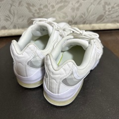 美品NIKE スニーカー　25cmの画像
