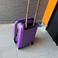 Sサイズのスーツケースの画像
