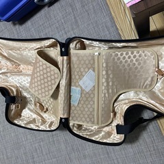 受け渡し予定者決定　スーツケースの画像