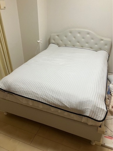 【中古】¥13000ホワイトベッドフレームとヤマダ製ダブルマットレスのセット【II095】