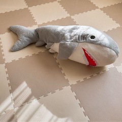 ドデカい！サメ　ふわふわぬいぐるみの画像
