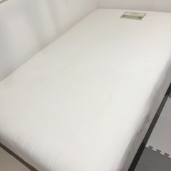 ニトリ　脚付きマットレスベッド　セミダブルの画像