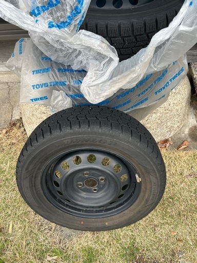 ダンロップ　195/65R15  四つ穴　スタッドレス