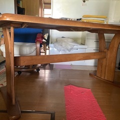 ダイニングテーブルの画像