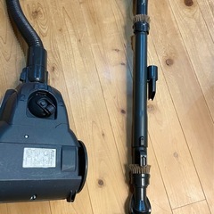 壊れた掃除機の画像