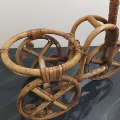 植木鉢置き　籐製の画像