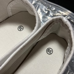 【未使用】シューズ白　39サイズの画像